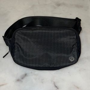 Lululemon Everywhere belt bag